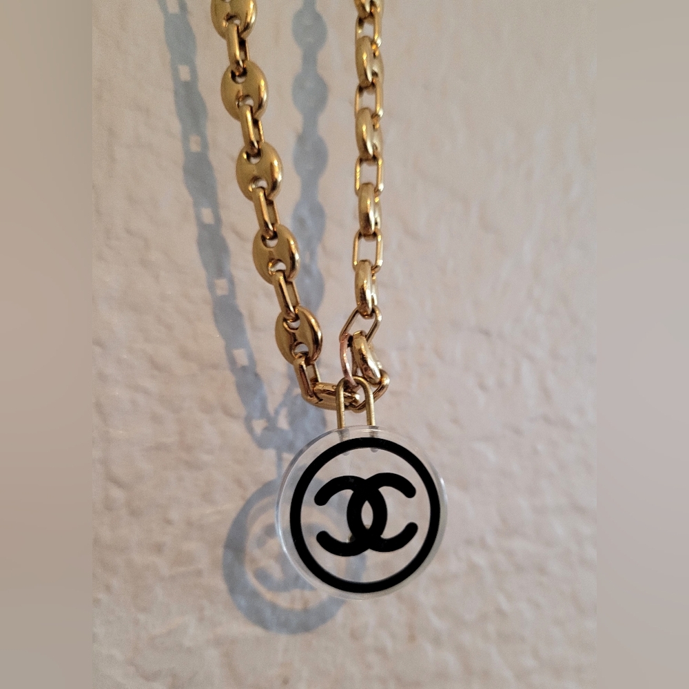 C h a n e l Pendant Necklace - Picture 7 of 10